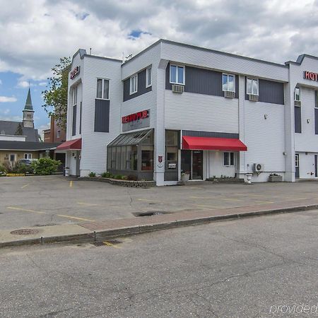 Econo Lodge Ла-Мальбе Екстер'єр фото