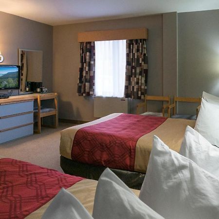 Econo Lodge Ла-Мальбе Екстер'єр фото