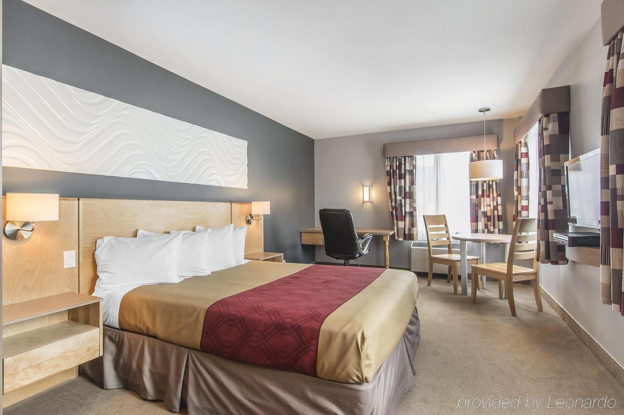 Econo Lodge Ла-Мальбе Екстер'єр фото
