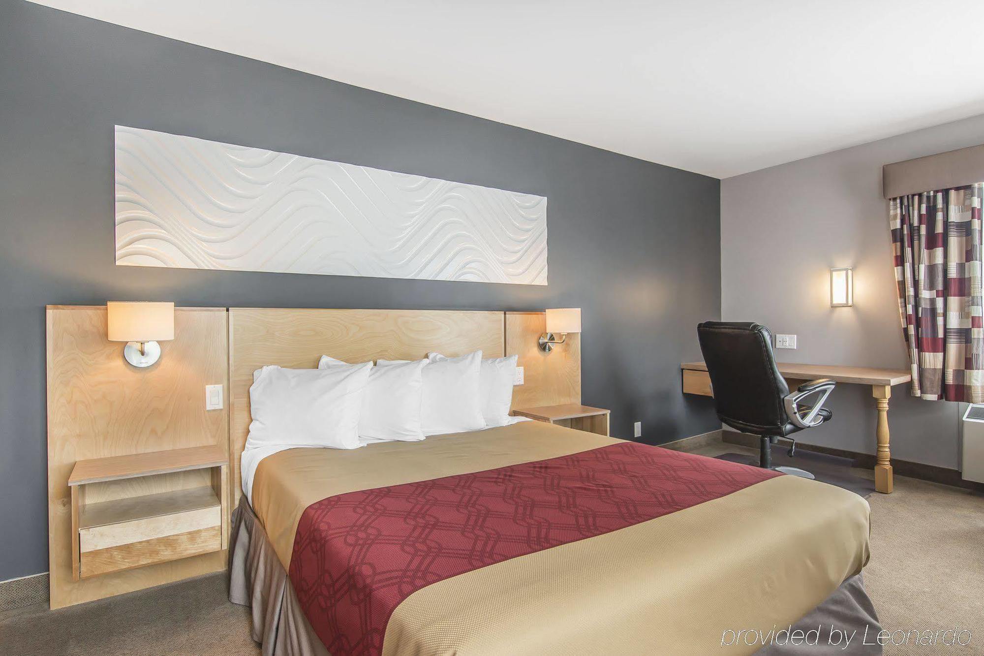 Econo Lodge Ла-Мальбе Екстер'єр фото