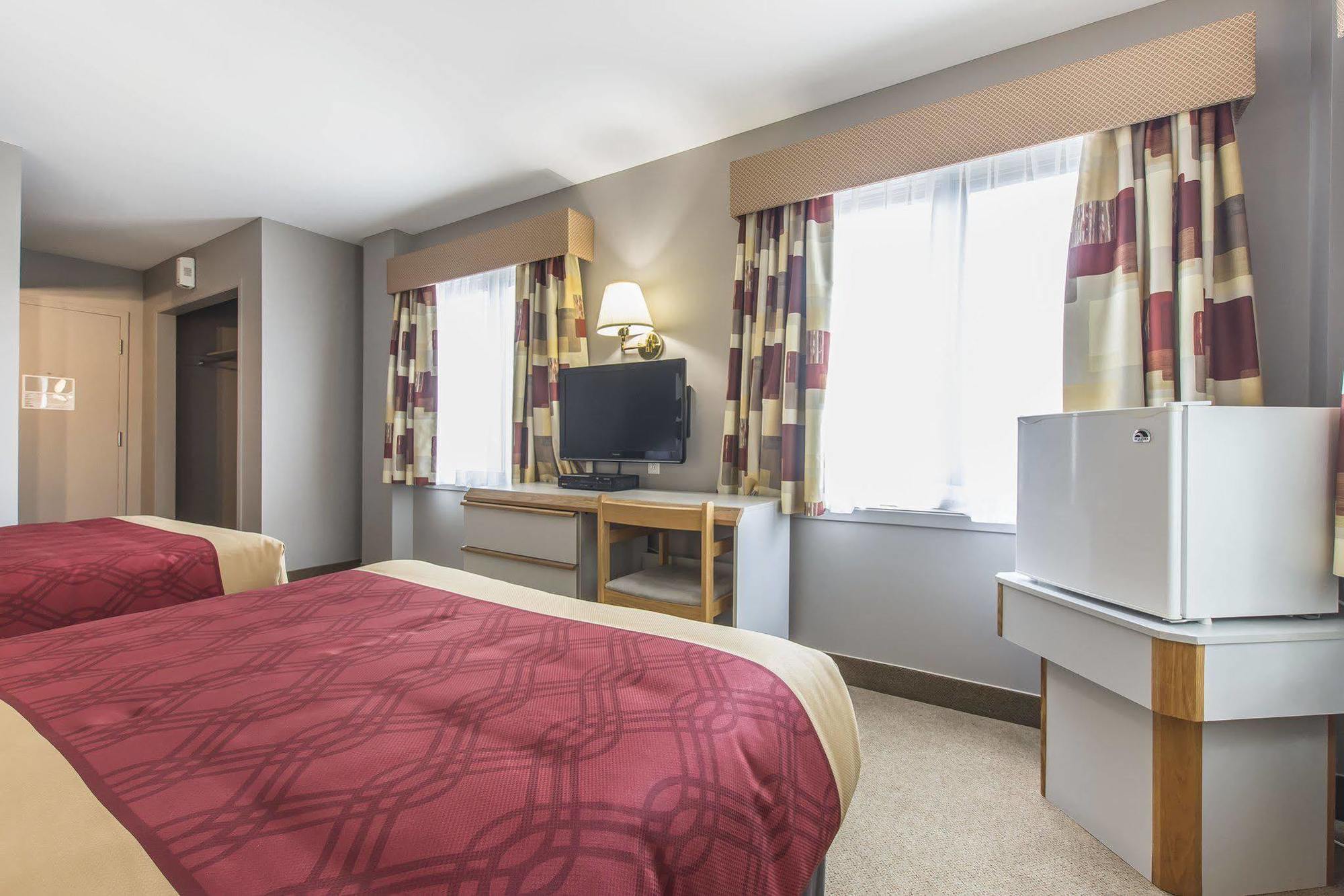 Econo Lodge Ла-Мальбе Екстер'єр фото
